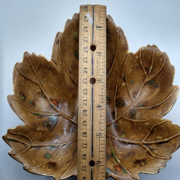 Leaf-Shaped Brown Ceramic Dish - Picture 4 of 7